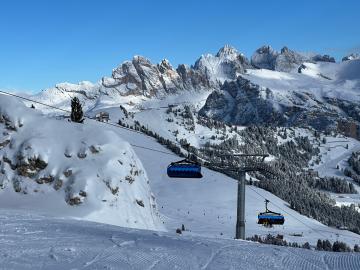 Val Gardena Dolomiti: Vista dalla pista da sci Gran Paradiso verso Piz Sella, Ciampinoi, Dantercepies, Cir